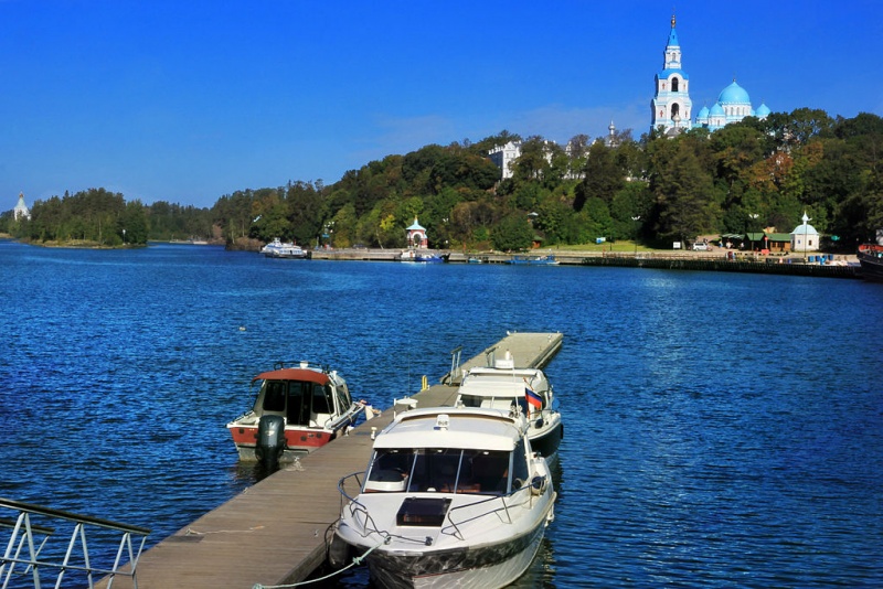 Datei:The archipelago in Ladoga Lake with the Monastery of the Transfiguration of the Saviour..jpg