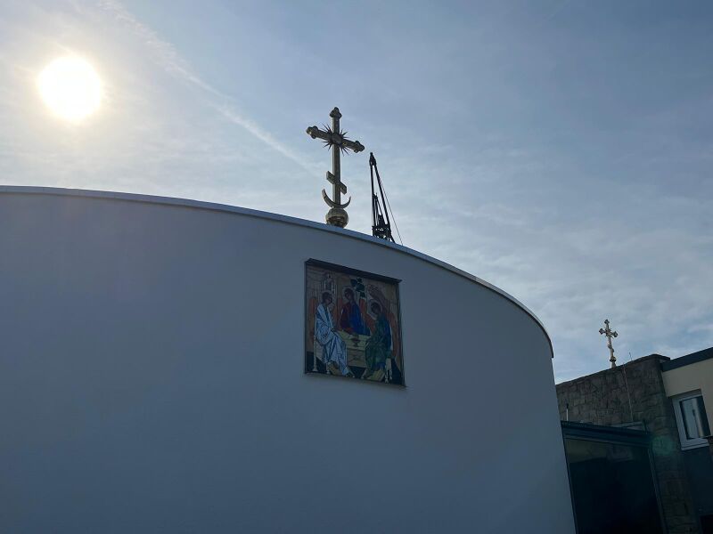 Datei:Die Kirche von außen.jpg