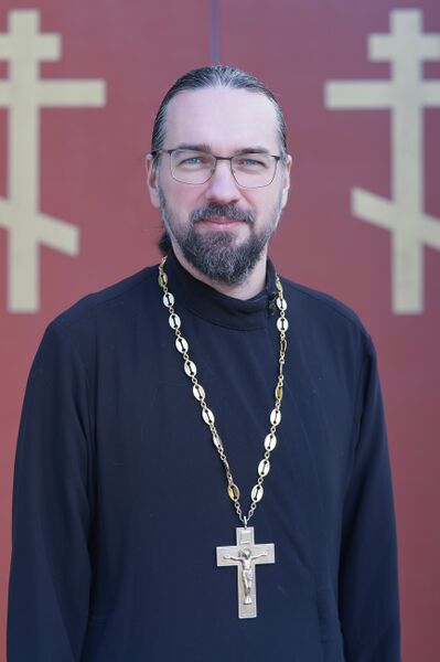 Datei:Pfarrer Alexej Veselov.jpg